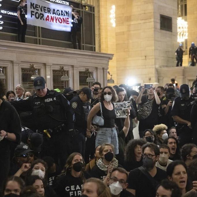 NYC protesters demand Israeli cease-fire, at least 200 detained after filling Grand Central station